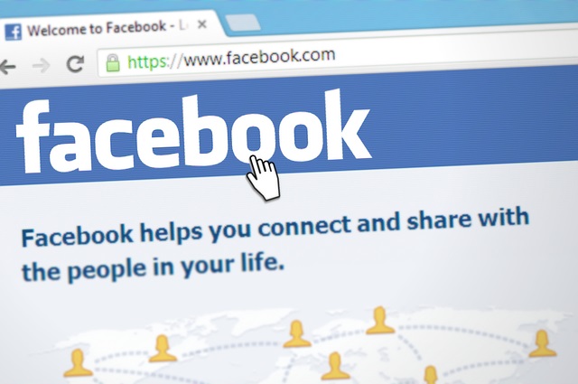 Kolejność postów w aktualnościach Facebooka a szybkość ładowania strony