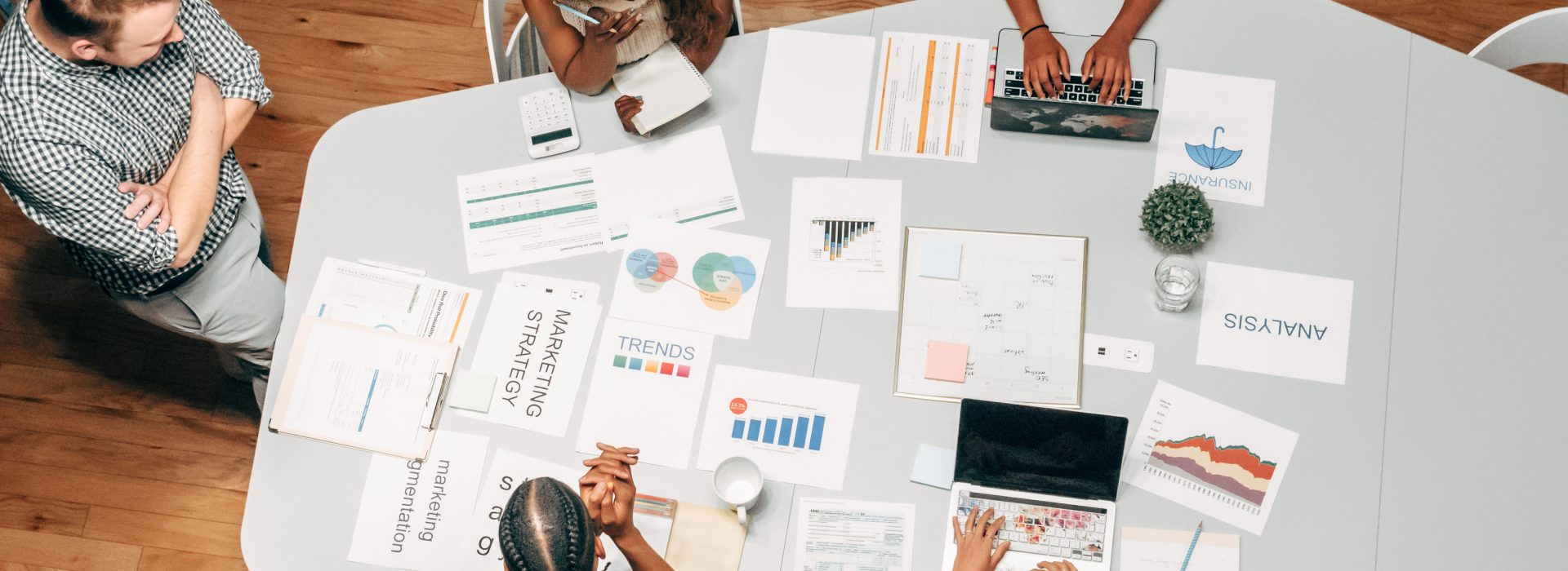 Agencja interaktywna a freelancer – kogo lepiej wybrać do zaprojektowania strony www?